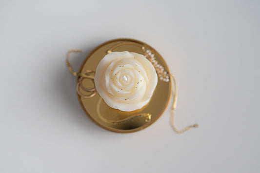 Bloom rose candle